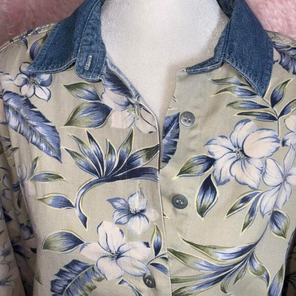 Vintage foral button up with denim collar - Picture 2 of 6